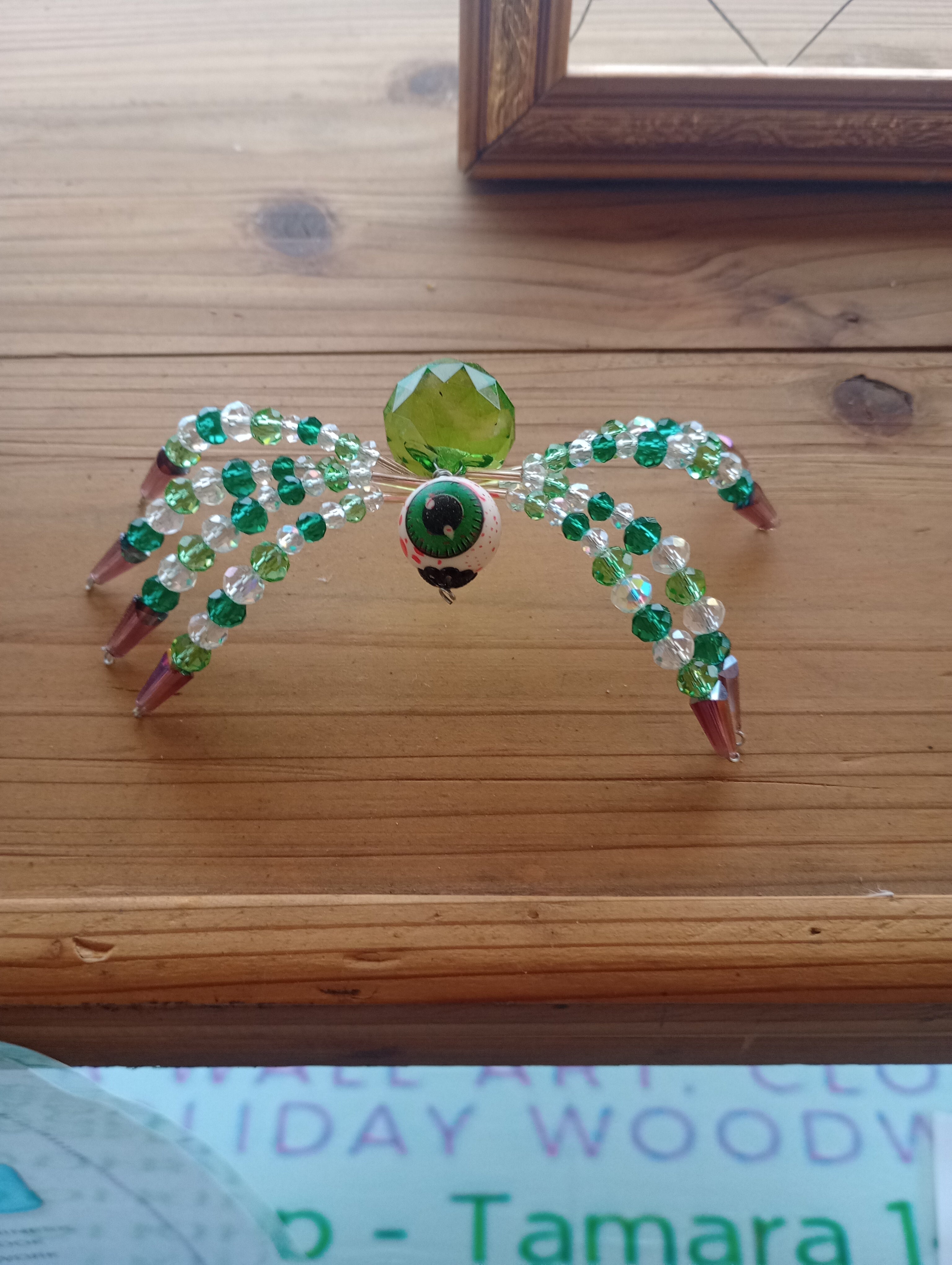Beaded tabletop spider - green eyeball image 0